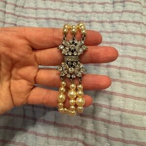 Elegant Pearl and Silver Bracelet